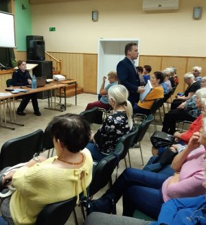 Prelekcja podczas spotkania z seniorami w GDK Rogowo.
