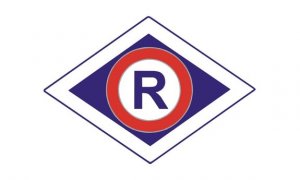 Litera R na biało - niebieskim tle symbolizującą służbę ruchu drogowego